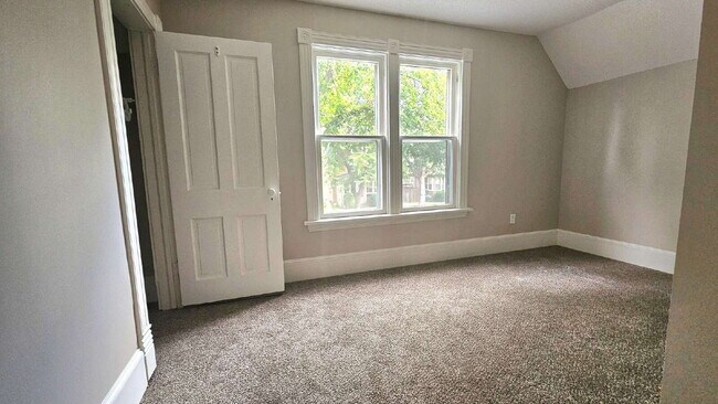 Building Photo - 3832 Harriet Ave