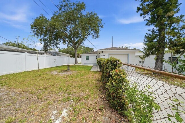 Building Photo - 646 38th Ave N