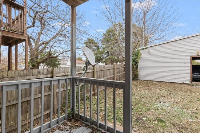 Building Photo - 4234 Dewey Ave