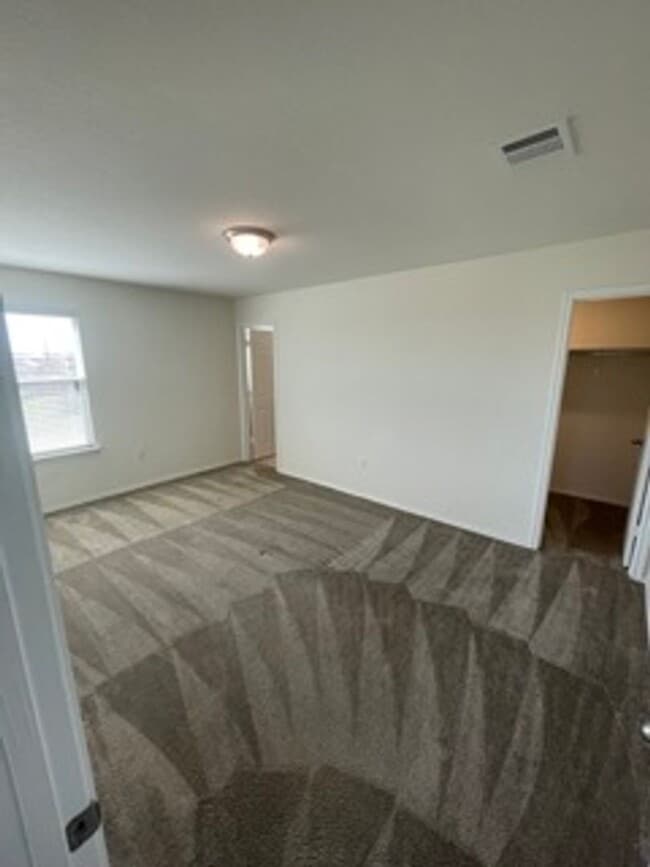 Building Photo - 813 Sandhill Branch Dr