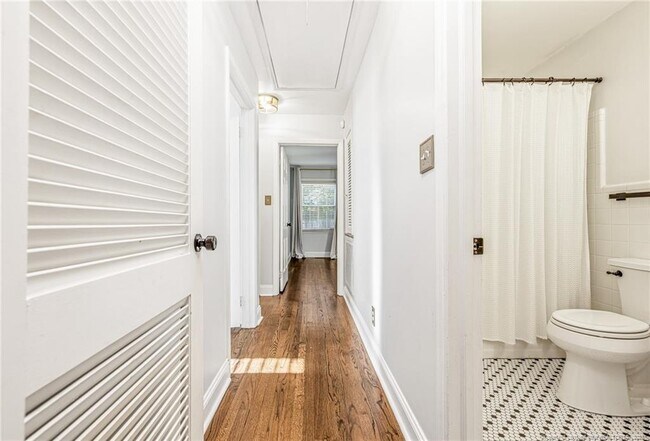 Building Photo - 325 Northview Dr