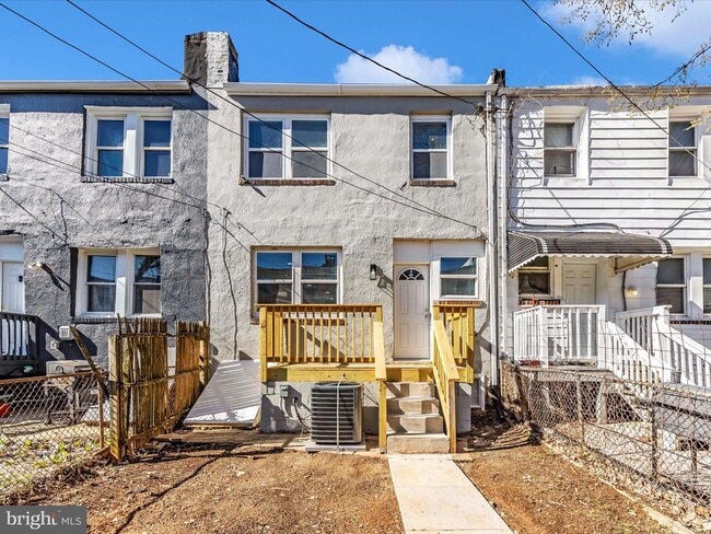 Building Photo - 5443 Jonquil Ave