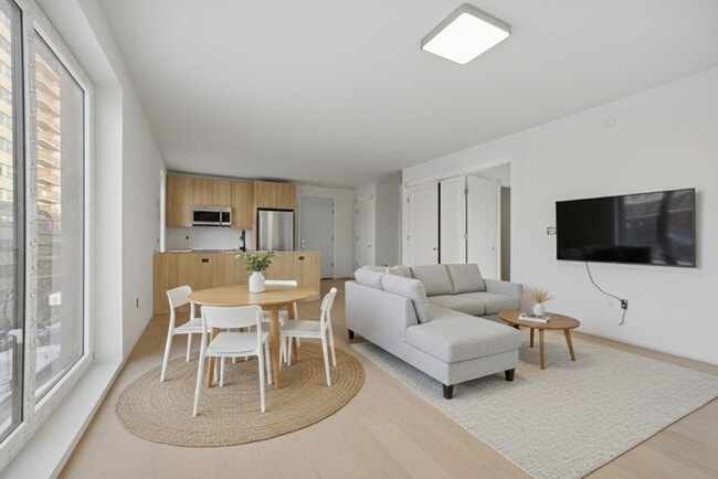 Building Photo - 1035 Commonwealth Ave