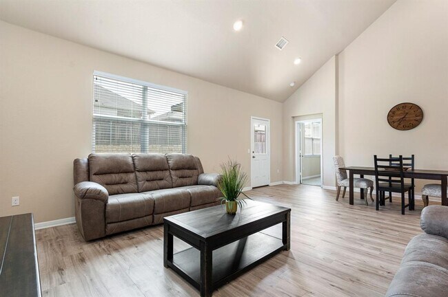Building Photo - 309 Empress Tree Dr