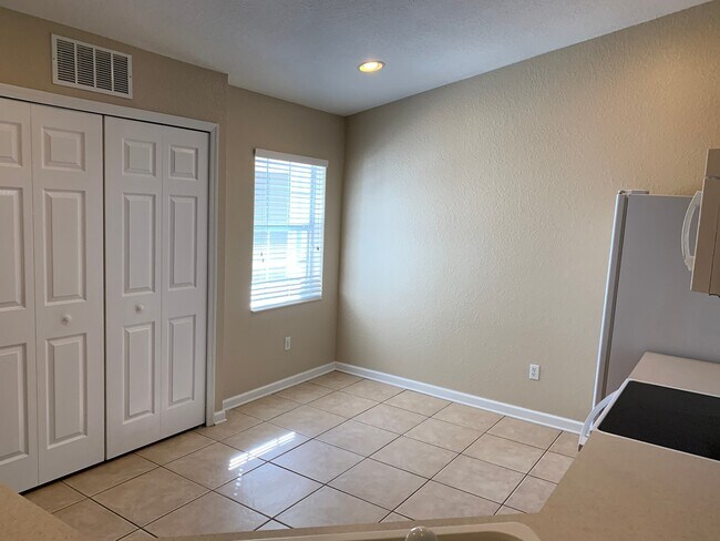 Building Photo - 5022 Maxon Terrace