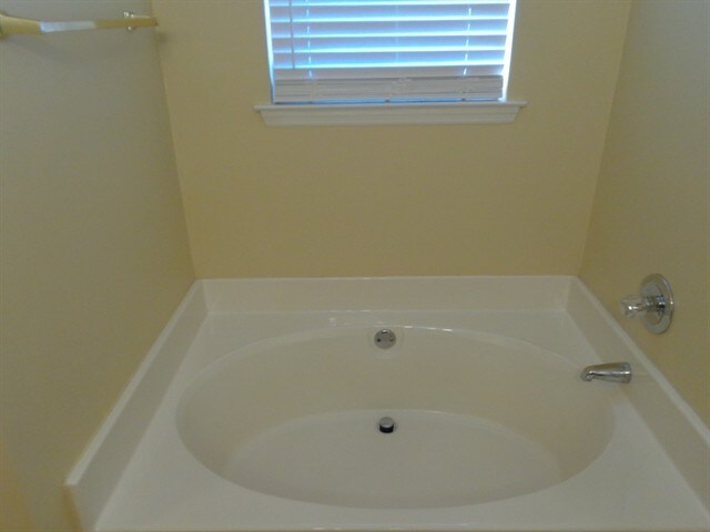 Building Photo - 129 Candle Woods Dr