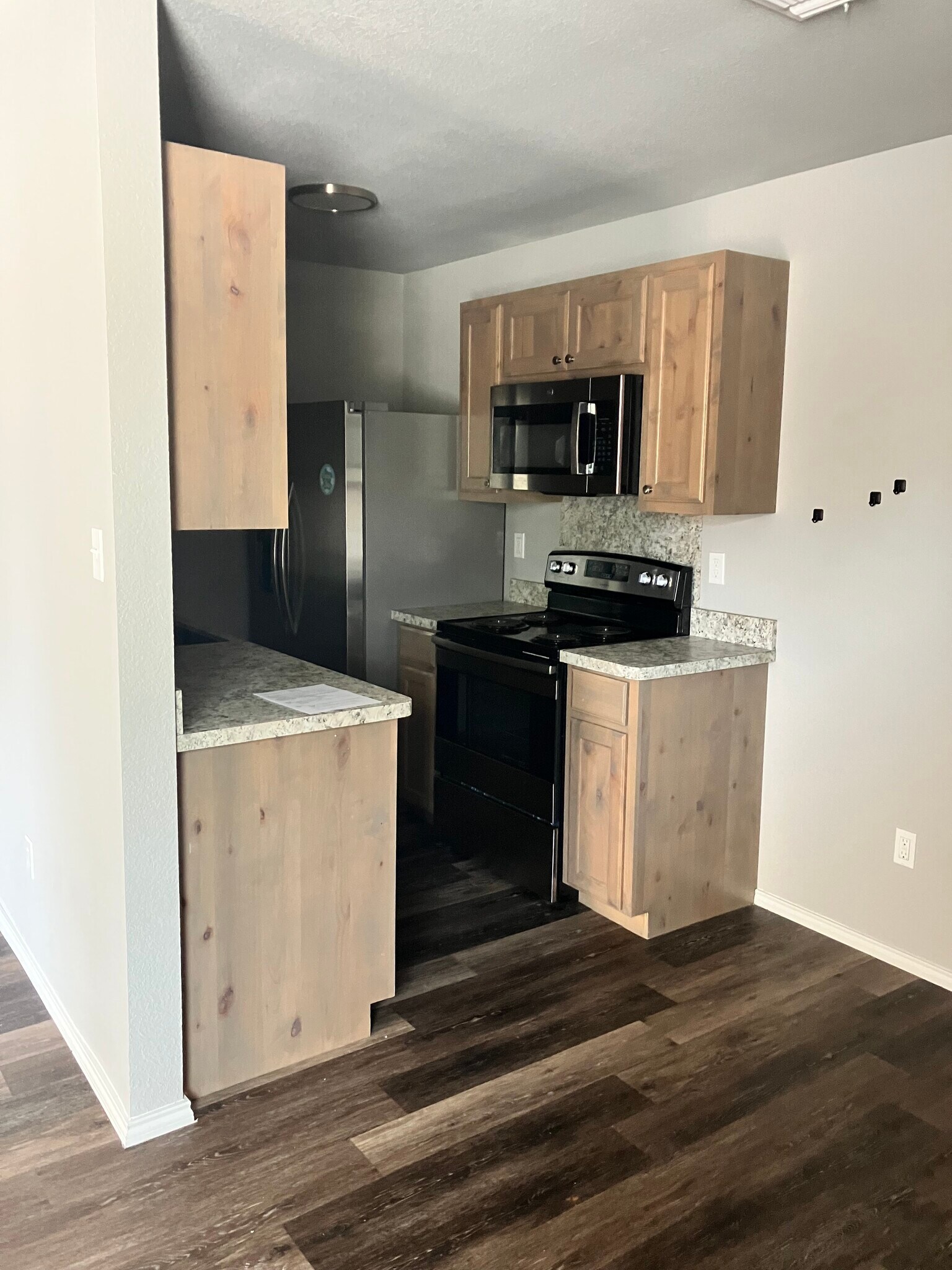 Building Photo - 305 Stoner Way