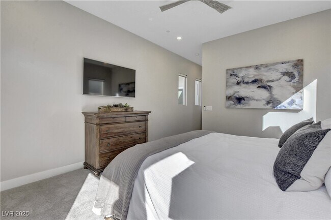 Building Photo - 6300 Clovis Point St