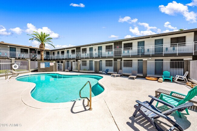 Building Photo - 3025 N 32nd St