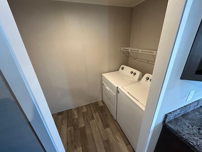 Building Photo - 648 Oregon St