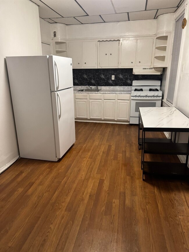 Building Photo - 1604 Central Ave