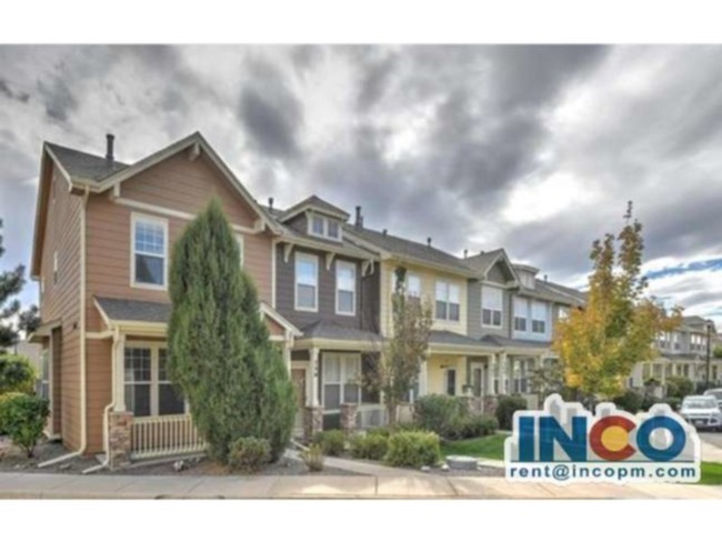 Building Photo - Spacious 3 bed 3 bath Townhome end unit wi...