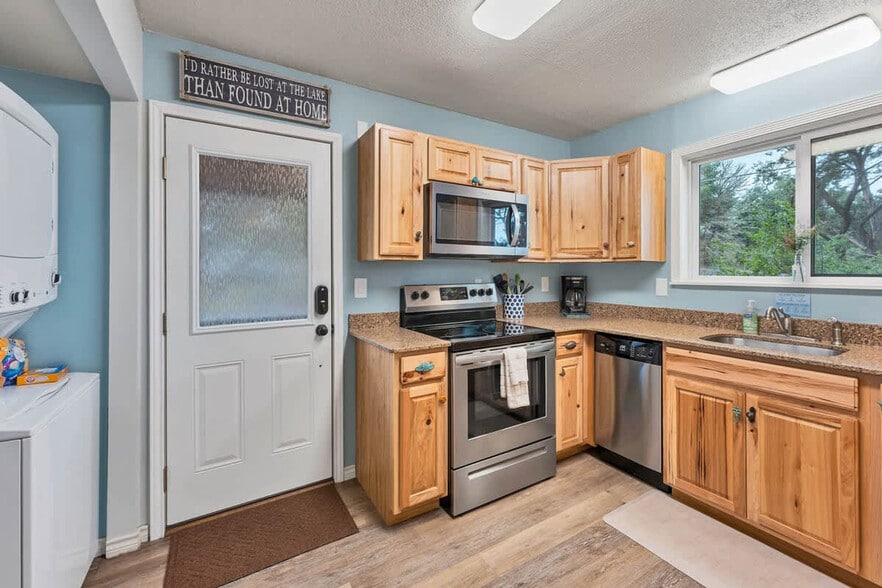 Building Photo - 1142 Amanda-SI ID1351227P