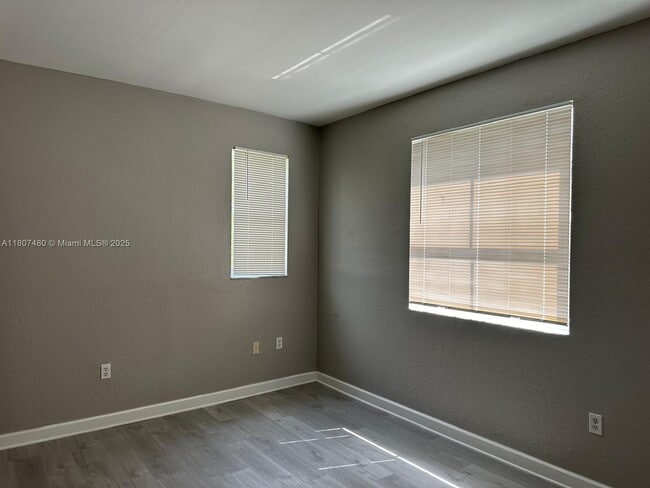 Building Photo - 1692 SE 29th Ct