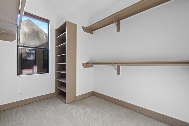 Building Photo - Rare 2BR/2BA Townhome with Spacious Yard i...