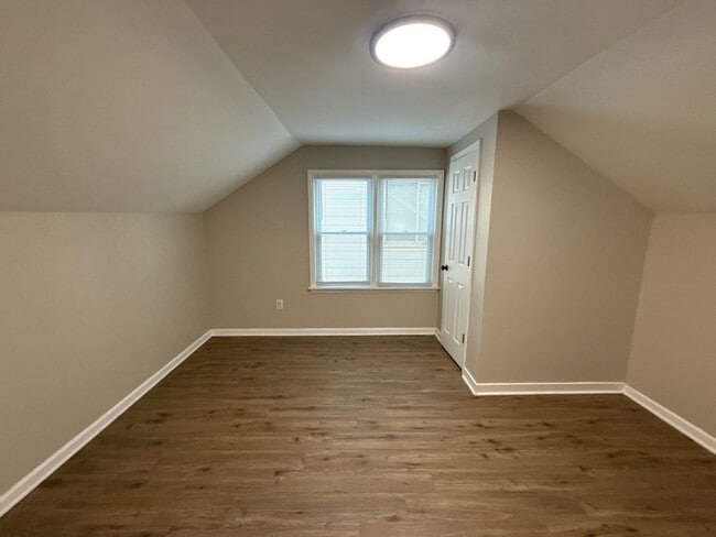 Building Photo - Renovated 3-Bedroom Home – We Welcome Sect...