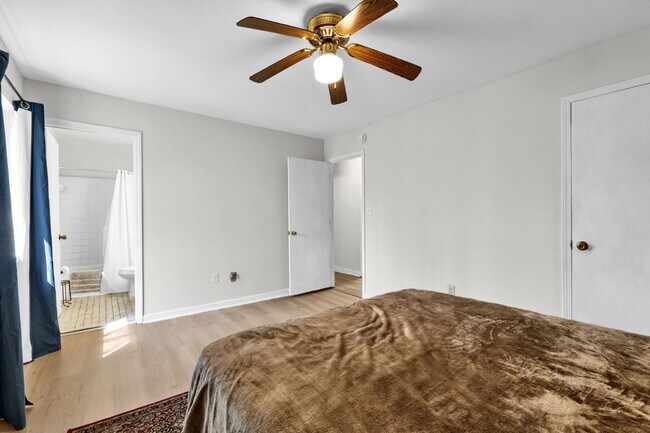 Building Photo - 6530 Thamesmead Ln