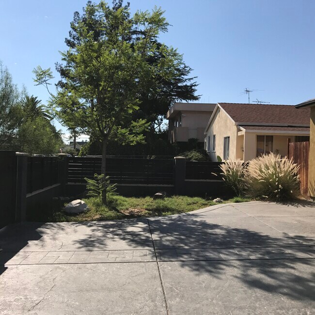 Building Photo - 11307 Califa St