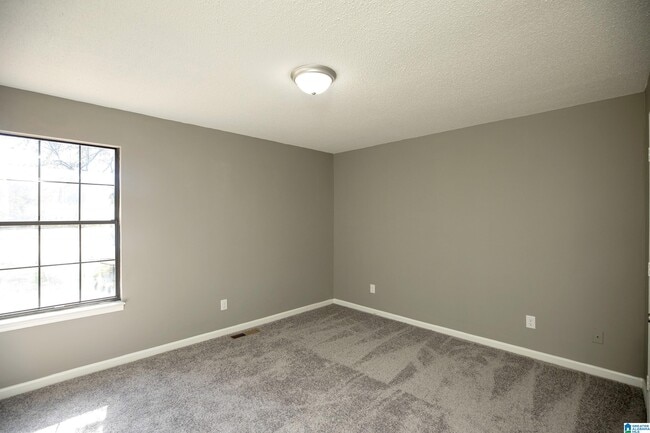 Building Photo - 2392 Zinnia Dr
