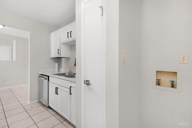 Building Photo - 3411 Green Briar Pkwy