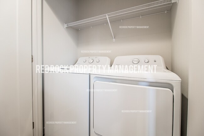 Building Photo - 303 Woodlawn Ln