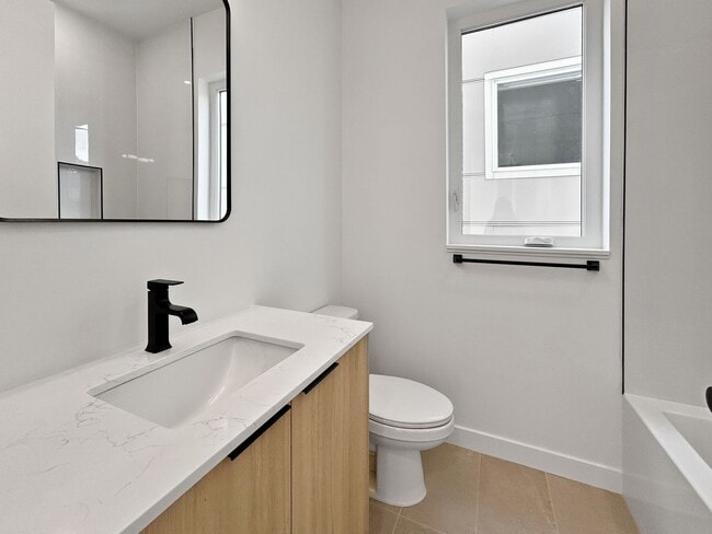 Building Photo - $0 DEPOSIT OPTION. BRAND NEW 4 BED 3 BATH HOME WITH ROOFTOP DECK IN BERKELEY