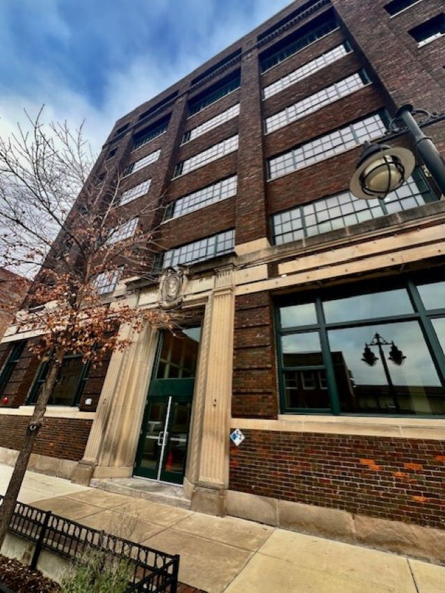 Building Photo - 812 SW Washington St