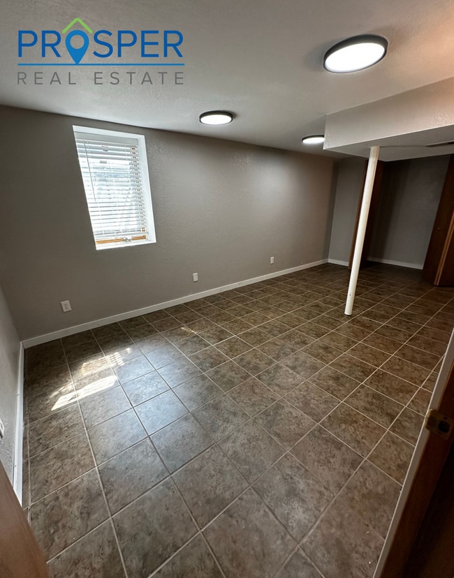 Building Photo - 521 Cedar Dr N
