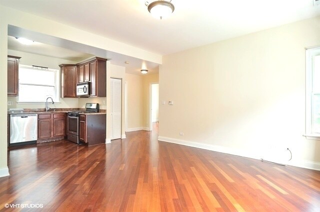 Building Photo - 4654 N St Louis Ave