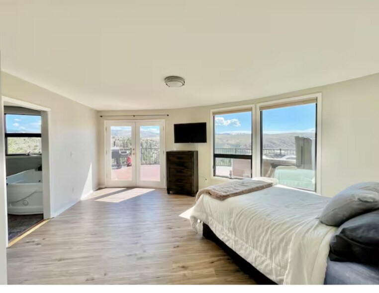 Building Photo - 60 Log Cabin Ln