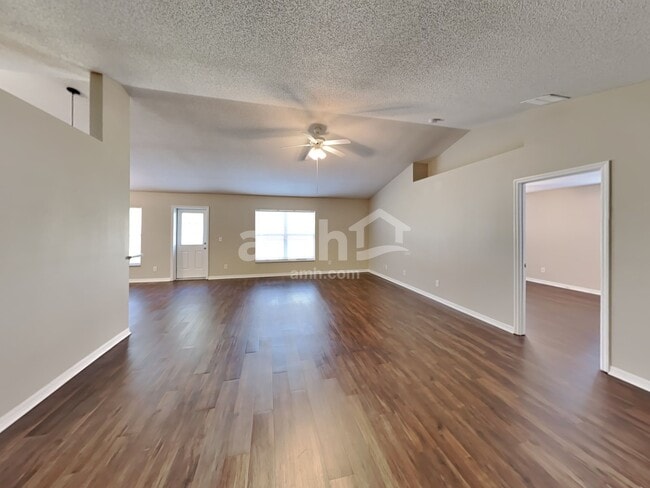 Building Photo - 1913 Southern Oak Loop