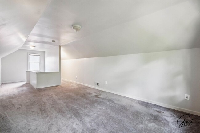 Building Photo - $1,200/month - 3 Bed 1 Bath