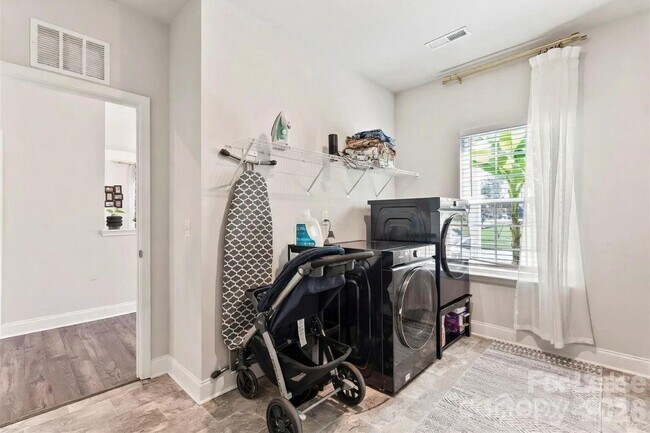 Building Photo - 11732 Glenwood Dr