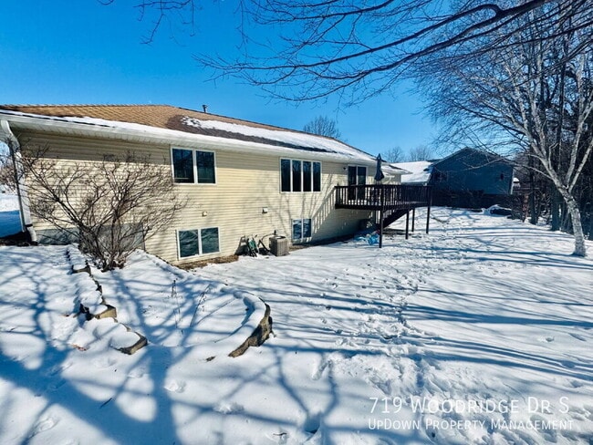 Building Photo - 719 Woodridge Dr S