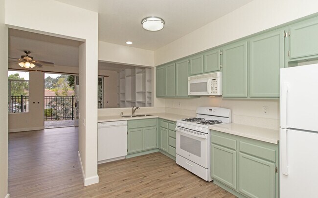 Building Photo - Home in the Community of Del Mar Highlands!