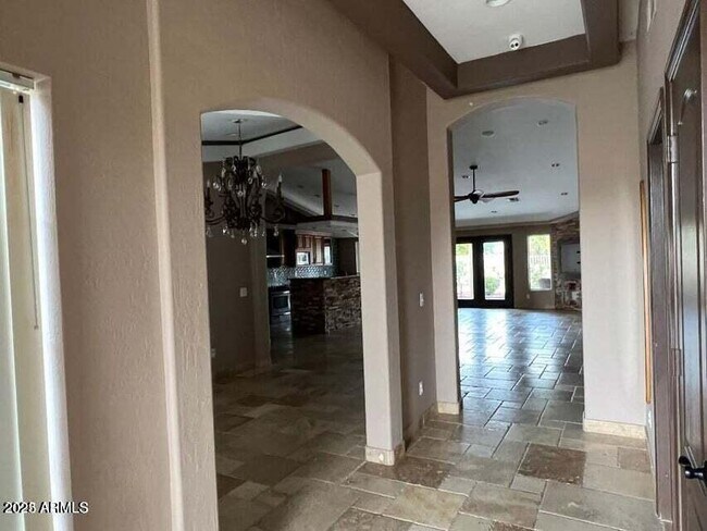 Building Photo - 1024 W Starward Ct