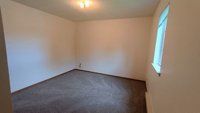 Building Photo - 488 N Welco Dr