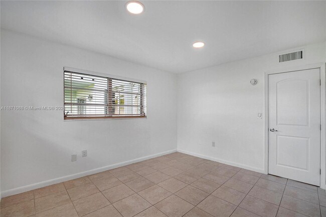 Building Photo - 7660 SW 82nd St