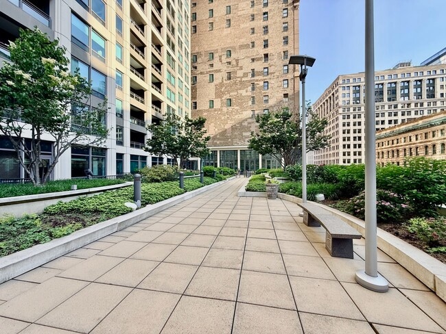 Building Photo - 130 N Garland Ct