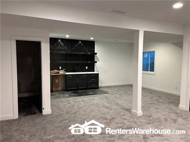 Building Photo - 4709 NE Freehold Dr