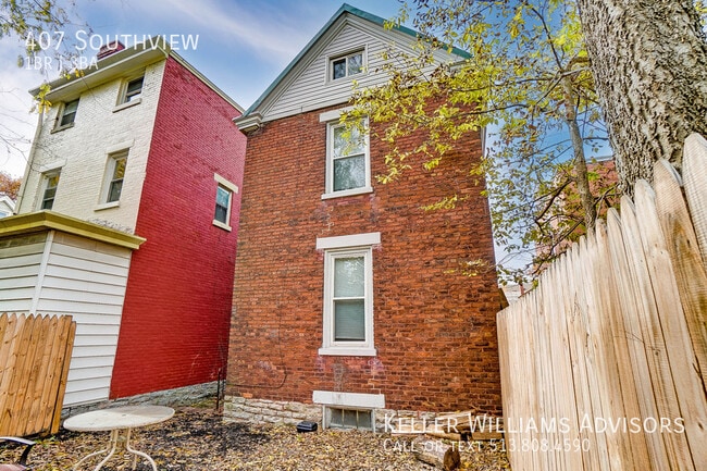 Building Photo - 407 Southview-