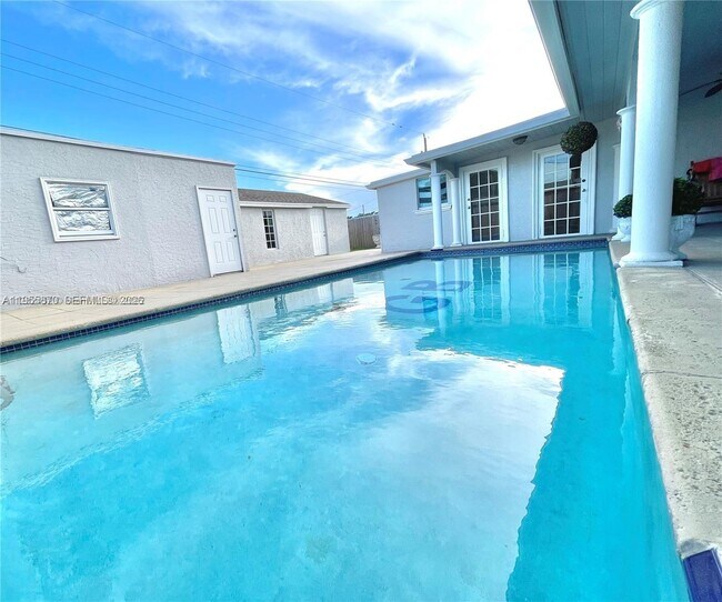 Building Photo - 7150 Coolidge St