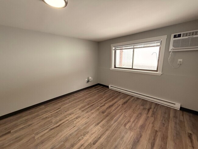 Building Photo - 95 Powers St