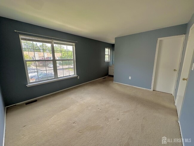 Building Photo - 17 Canterbury Cir