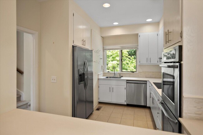 Building Photo - 188 Main St