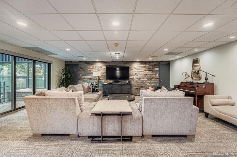 Building Photo - 460 S Marion St Pkwy