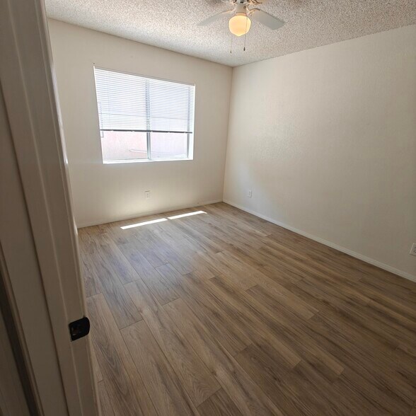 Building Photo - 8680 N Cortez Dr
