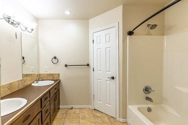 Building Photo - Cute 3 bedroom 2 bath in Frenship School District