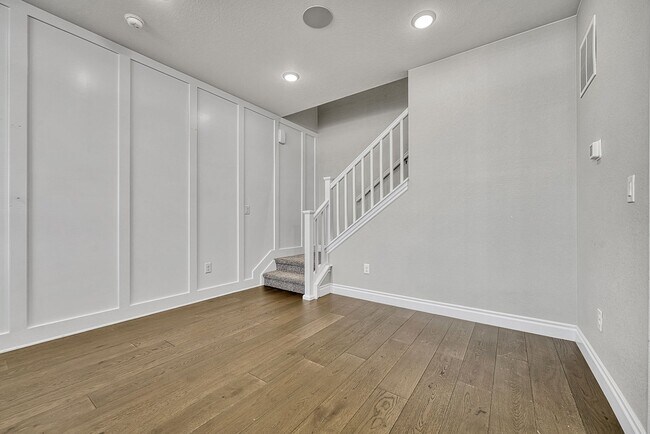 Building Photo - Former Model Home - Superb townhome in great location!