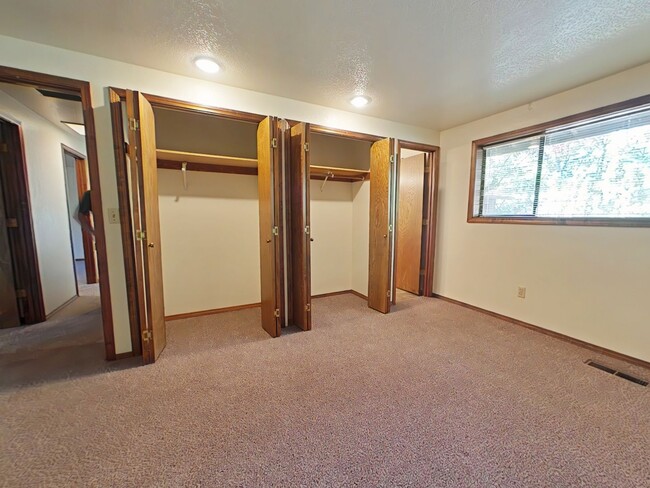 Building Photo - SPRING SPECIAL ~ $1150 OFF FIRST MONTH RENT